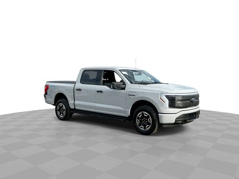 Used 2023 Ford F150 Lightning XLT image 2