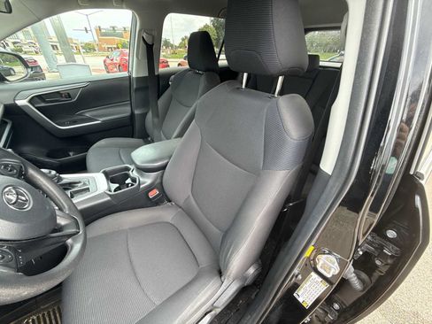 Used 2020 Toyota RAV4 LE w/ Carpet Mat Package FWD image 17