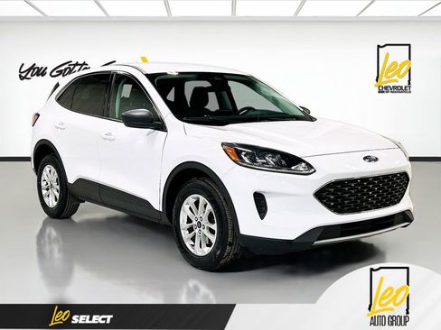 Used 2022 Ford Escape SE image 3