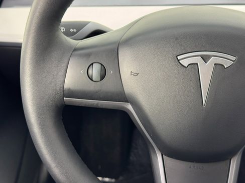 Used 2022 Tesla Model 3 image 19