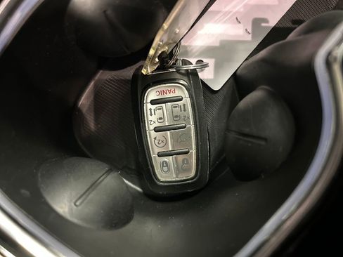 Used 2024 Chrysler Pacifica Limited w/ Uconnect Theater Family Group AWD/4WD image 22