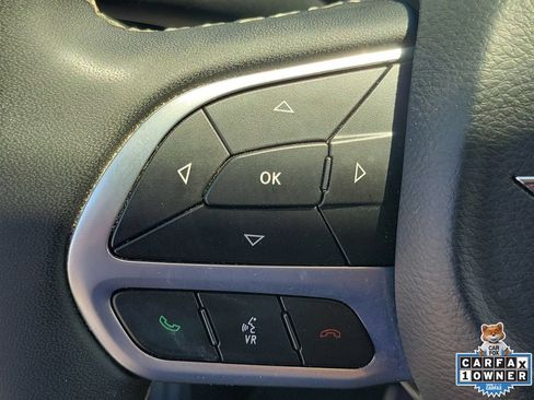 Used 2024 Chrysler Pacifica Touring-L FWD image 23