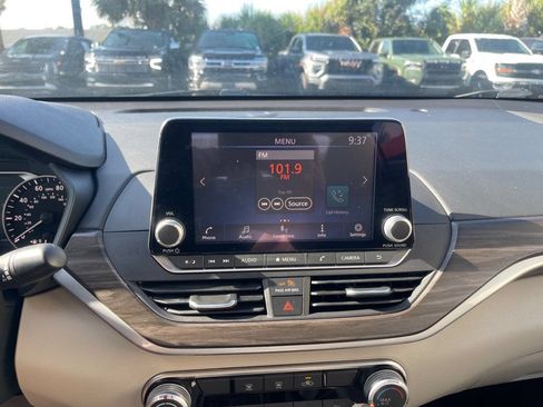 Used 2025 Nissan Altima 2.5 SV FWD image 19