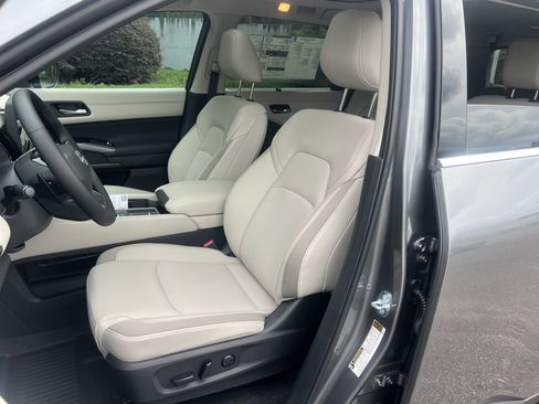 New 2026 Nissan Pathfinder SL FWD image 15