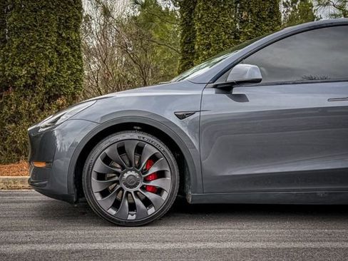 Used 2023 Tesla Model Y Performance image 10