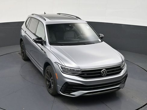 Used 2023 Volkswagen Tiguan SE R-Line FWD image 18