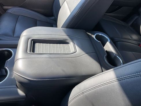 Used 2023 Chevrolet Suburban Z71 w/ Luxury Package image 22