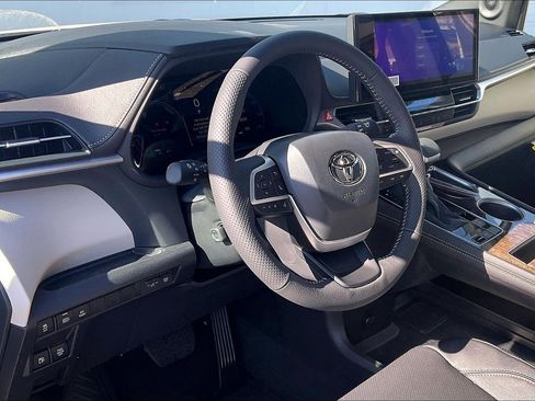 New 2026 Toyota Sienna Limited image 7