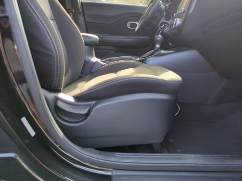 Used 2018 Kia Soul FWD image 32