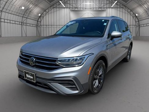 Used 2022 Volkswagen Tiguan SE AWD/4WD image 12
