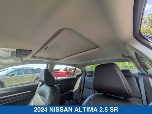 Used 2024 Nissan Altima 2.5 SR w/ SR Premium Package AWD/4WD image 29