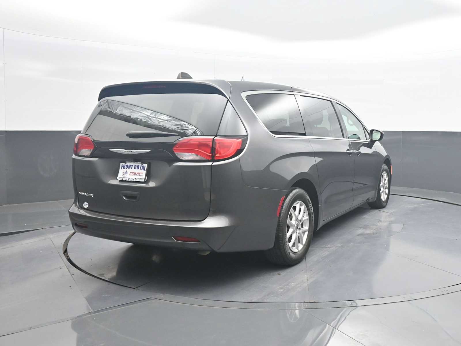 Used 2023 Chrysler Voyager LX FWD image 7