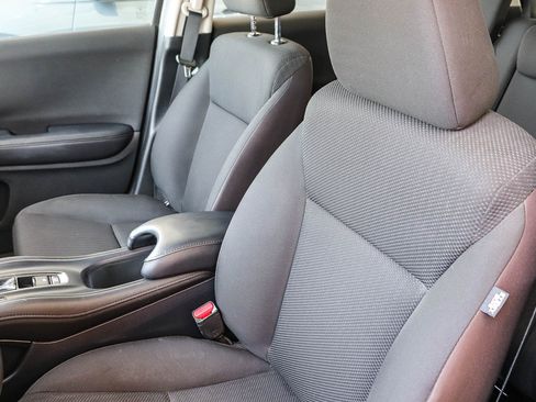 Used 2017 Honda HR-V LX image 29