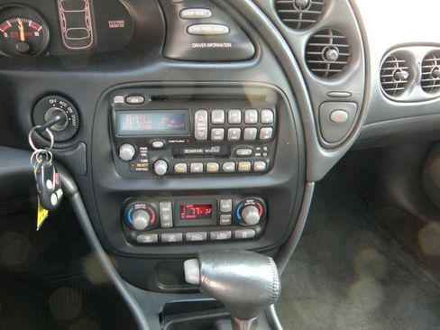 Used 2002 Pontiac Bonneville SE w/ 1SC Opt Pkg image 12