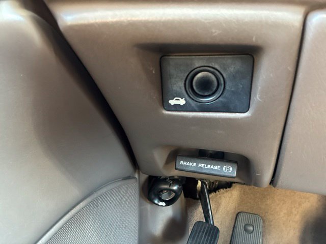 Used 1999 Ford Taurus SE FWD image 23