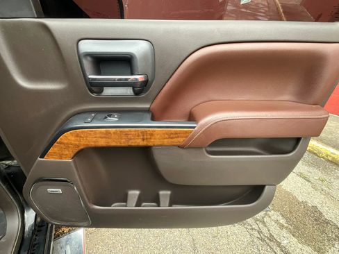 Used 2017 Chevrolet Silverado 1500 High Country AWD/4WD image 27