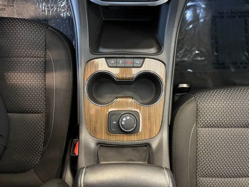 Used 2022 GMC Acadia SLE FWD image 18