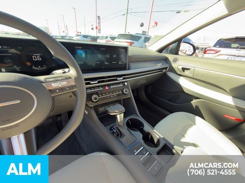 Certified 2025 Hyundai Sonata SE FWD image 26