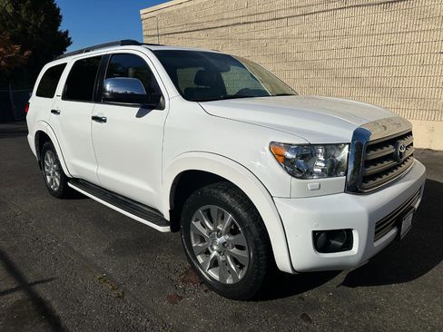 Used 2014 Toyota Sequoia Limited AWD/4WD image 3