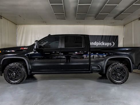 Used 2022 Chevrolet Silverado 2500 LTZ w/ LTZ Plus Package image 11