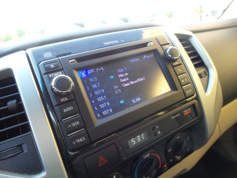 Used 2013 Toyota Tacoma PreRunner w/ SR5 Pkg RWD image 48