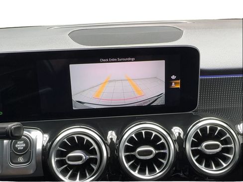 Used 2021 Mercedes-Benz GLB 250 4MATIC w/ Premium Package image 56