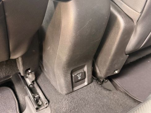 Used 2017 Jeep Renegade Limited AWD/4WD image 23