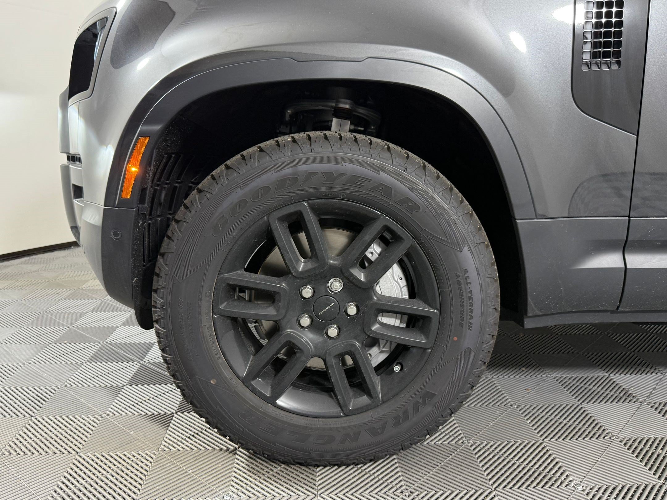 New 2026 Land Rover Defender 110 S AWD/4WD image 13