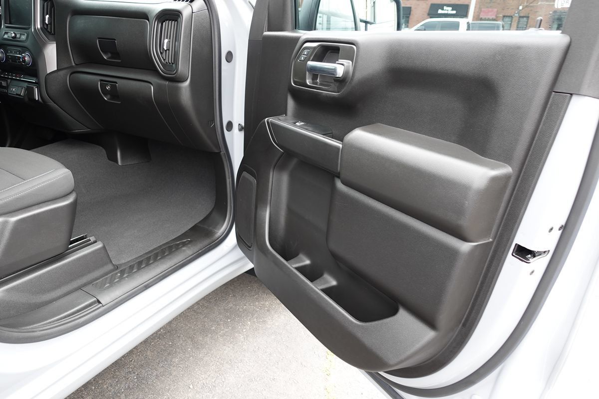 Used 2024 Chevrolet Silverado 1500 Custom w/ Dark Appearance Package AWD/4WD image 33