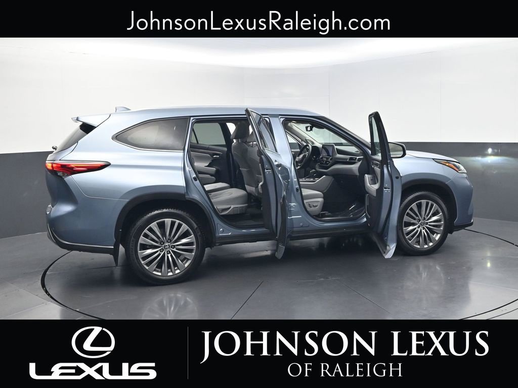 Used 2021 Toyota Highlander Platinum AWD/4WD image 32