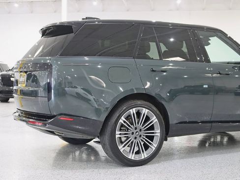 Used 2025 Land Rover Range Rover SE AWD/4WD image 11