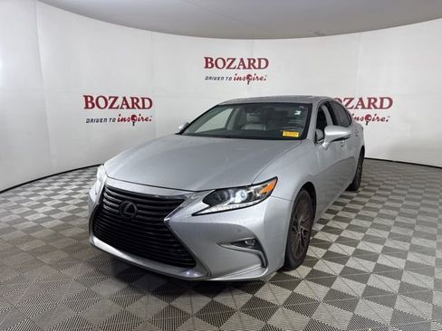 Used 2016 Lexus ES 350 350 w/ Luxury Package w/Wood Trim image 4