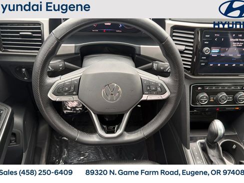 Used 2020 Volkswagen Atlas Cross Sport SEL R-Line AWD/4WD image 18