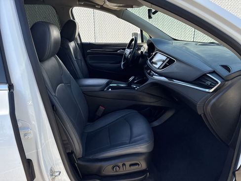 Used 2019 Buick Enclave Essence image 13