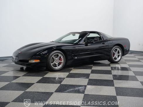Used 2001 Chevrolet Corvette Coupe w/ Preferred Equipment Group2 RWD image 5