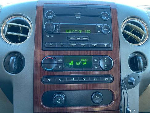 Used 2005 Ford F150 Lariat image 22