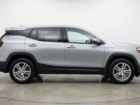 Used 2024 GMC Terrain SLE FWD image 11