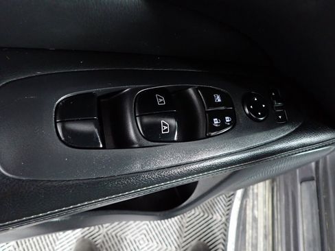 Used 2018 Nissan Pathfinder SV w/ SV All Weather Package image 15