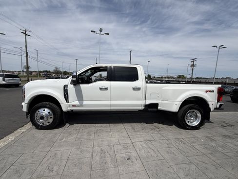 Used 2024 Ford F450 Platinum w/ FX4 Off-Road Package AWD/4WD image 8