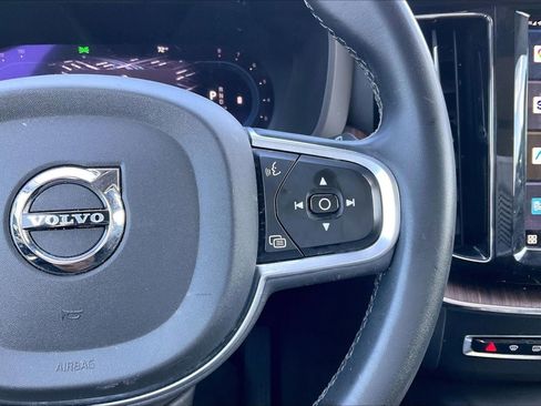 Used 2022 Volvo XC60 B5 Momentum AWD/4WD image 19