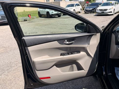 Used 2019 Kia Forte LXS FWD image 16