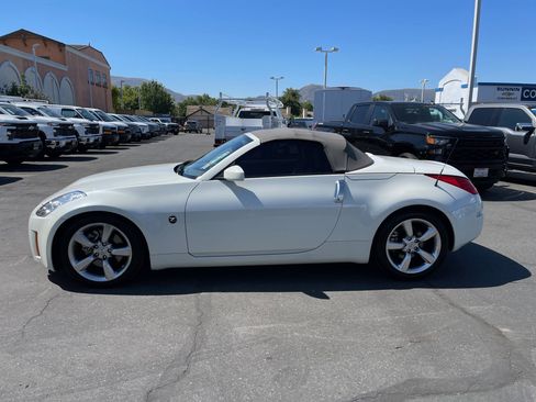 Used 2007 Nissan 350Z Touring image 4