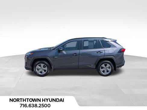 Used 2025 Toyota RAV4 XLE AWD/4WD image 2