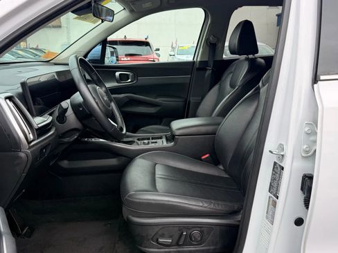 Used 2024 Kia Sorento S image 12