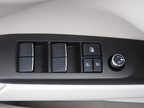 Used 2022 Toyota Camry XLE w/ Navigation Upgrade Package image 18