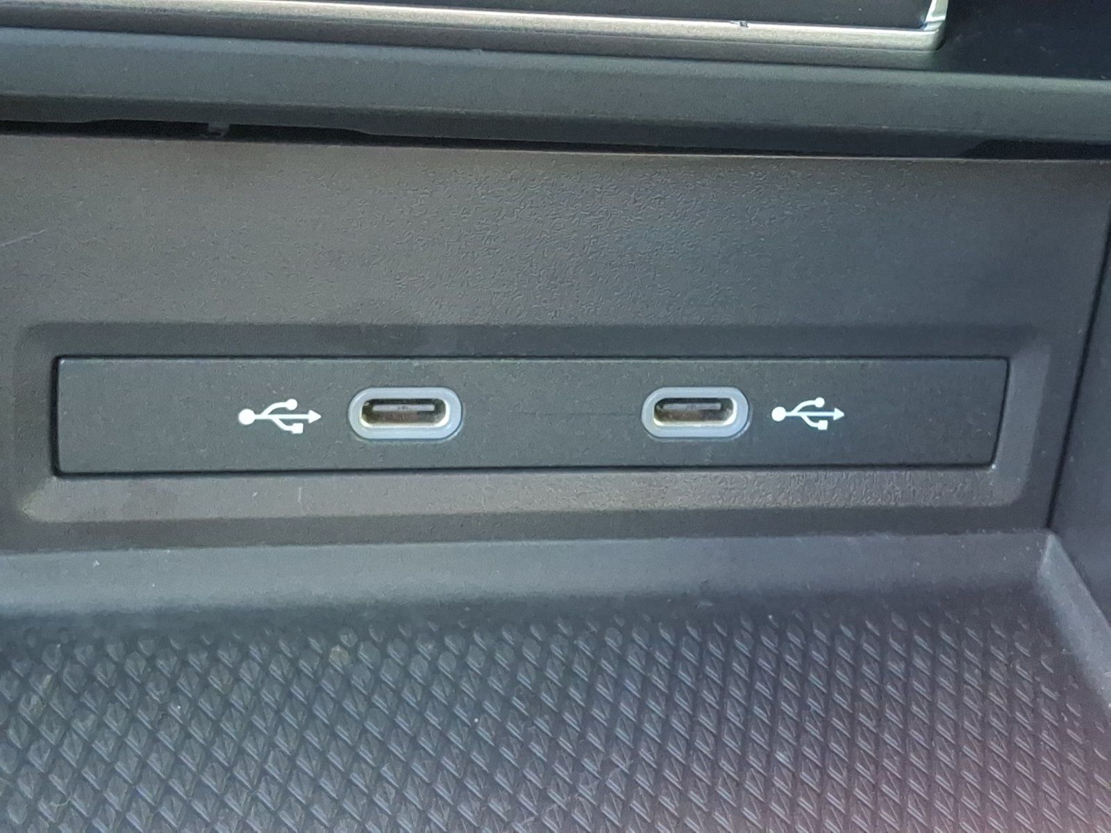 Certified 2024 Volkswagen Atlas Cross Sport SE FWD image 26