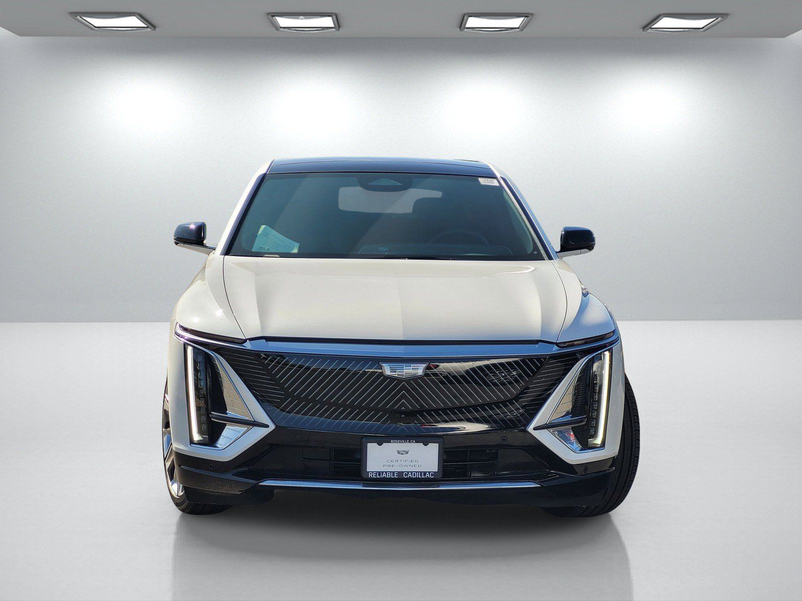 Certified 2025 Cadillac Lyriq Luxury w/ LPO, Floor Liner Package AWD/4WD image 2