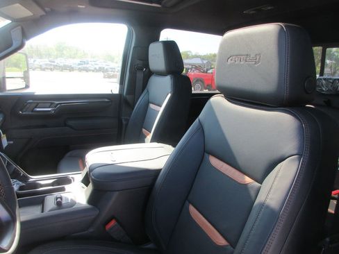 New 2026 GMC Sierra 2500 AT4 w/ AT4 Premium Plus Package AWD/4WD image 13