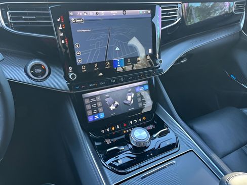 Used 2023 Jeep Grand Wagoneer Series II image 15