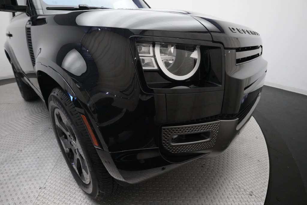 Used 2022 Land Rover Defender 90 X-Dynamic S AWD/4WD image 22